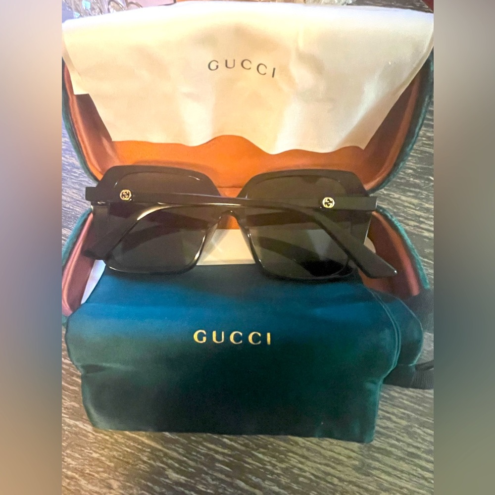 Women’s 💚sunglasses 🕶️(Gucci)💚 - Picture 7 of 11